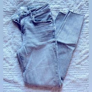 Zara size 6 distressed gray skinny jeans